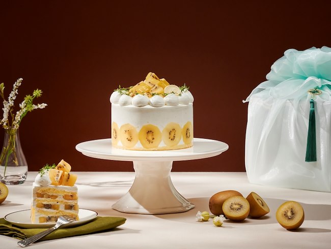 Milky Gold Kiwi Cake